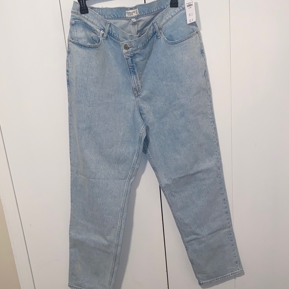 Abercrombie & Fitch “The 90’s” Straight Ultra High Rise Jeans in Light Blue